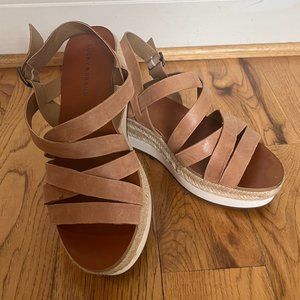 Lucky Brand Beige Strappy Platform Sandals- Sixe 9.5